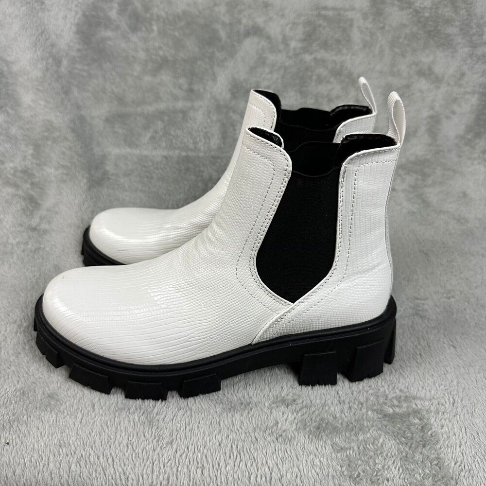 TRUE CRAFT Size 7.5 Womens White Lizard Snake Print Chunky Lug Boots - Picture 2 of 7